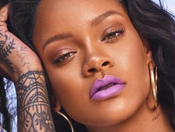 Rihanna Rilis Lipstik Warna-warna Aneh, Hijau Hingga Ungu Violet