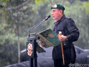 Panglima TNI Setujui Pengunduran Diri Pangkostrad Letjen Edy Panglima TNI Setujui Pengunduran Diri Pangkostrad Letjen Edy