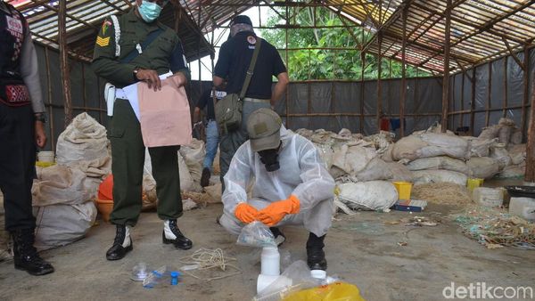 Foto: Tumpukan Sampah Alat Medis di Cirebon yang Segera Dimusnahkan