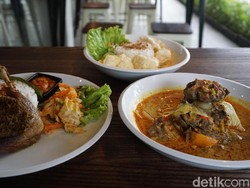 Nikmatnya Tongseng Buntut dan Es Kopi di Metro Coffee