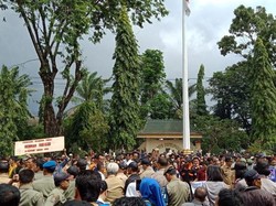 6 Bulan Belum Digaji, Ratusan Kades di Lahat Demo Bupati