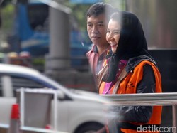 Puluhan Tas Mewah Miliknya Disita, Bupati Rita: Harta Dunia