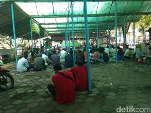 PKL Bondowoso Gelar Istighosah Tolak Relokasi