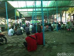 PKL Bondowoso Gelar Istighosah Tolak Relokasi