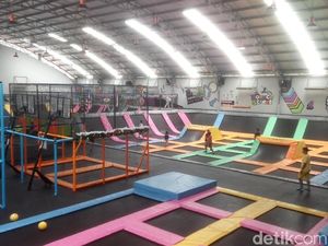 Ini Manfaat Bermain Wahana Trampolin