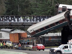 Kereta yang Terlempar dari Jembatan di AS Melebihi Batas Kecepatan