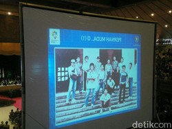 Minta Seorang Ibu Tebak Fotonya, Jokowi: Lihat yang Paling Ganteng