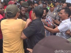 Demo Mahasiswa Papua Nyaris Bentrok dengan Kelompok Berseragam PP