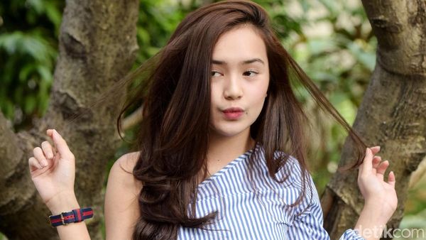 Gaya Centil Beby Tsabina