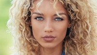 Frumes ngetop setelah tampil di acara MTV, Wild n Out. Dari acara itu, Frumes sempat cinlok dengan Nick Cannon, mantan suami penyanyi top Mariah Carey. (Foto: instagram @JenaFrumes)