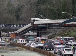 Video: Kecelakaan Kereta di Washington, Gerbong Jatuh dari Jembatan