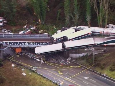 Begini Kondisi Kereta Amtrak yang Jatuh dari Jembatan di Washington