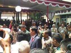 Cerita Jokowi tentang Dosen Pembimbing Skripsinya yang Galak Sekali