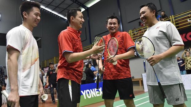 Candra Wijaya berharap legenda bulu tangkis Indonesia dapat memberikan dukungan kepada pemain yang akan berlaga di Asian Games 2018.