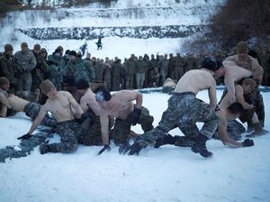 Melihat Latihan Tentara Korsel-AS di Tengah Dinginnya Salju Melihat Latihan Tentara Korsel-AS di Tengah Dinginnya Salju