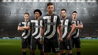 Jersey Juventus ini terlihat garang dan apik dikenakan para pemainnya. Bermotif lambang klub yang memenuhi bagian depan jersey. Kira-kira bakal dijual tidak y? (dok.EA Sports)