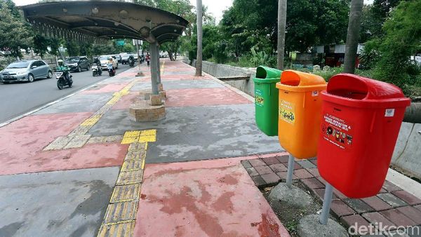 Asyik, Trotoar di Cakung Kini Lebih Lebar dan Nyaman