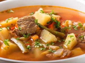 Menu Natal: Nikmatnya Sup Daging dan Puding dengan Tambahan Kacang Merah