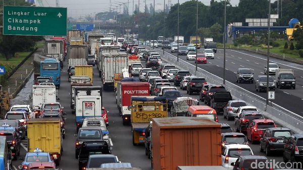Cegah Macet, Truk Dilarang Masuk Tol Saat Libur Natal