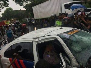 Kawal Rombongan, Mobil Patwal Tertabrak Truk di Probolinggo