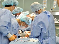 Pertama Kali, Dokter Lakukan Cangkok Stem Cell pada Anak yang Terinfeksi COVID-19