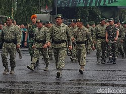 Naik Helikopter, Marsekal Hadi Kunjungi Markas Kostrad Cilodong