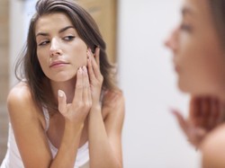 8 Bahan Alami yang Bisa Atasi Jerawat Saat Hamil