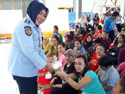 Sambut Hari Ibu, Isak Tangis Pecah di LP Perempuan Pekanbaru