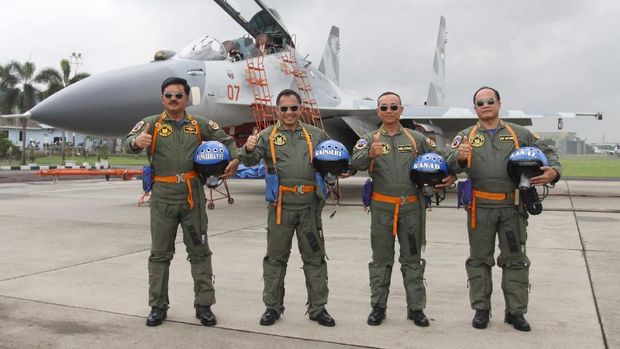 Momen Kompaknya Panglima TNI dan Kapolri-KSAD-KSAL Naik Sukhoi Bareng