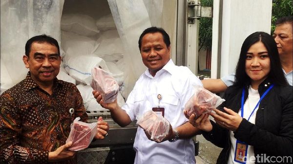 Bulog Gelar Operasi Pasar Daging Sapi dan Kerbau