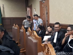 Tiba di Ruang Sidang, Setya Novanto Tampak Semringah