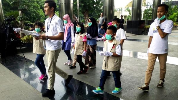 Foto: Gedung KPK Diserbu Penyidik Cilik