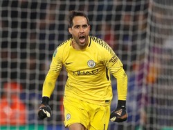 Claudio Bravo Gantung Sepatu