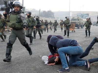 Penampakan Mustaribeen Israel saat Serang Demonstran Palestina