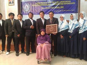 Wakil Komisi X DPR Raih Gelar Doktor di Undip Semarang