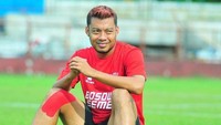 Hamka Hamzah meninggalkan Mitra Kukar pada 2014 dan hijrah ke PKNS. Ia sempat mencetak lima gol dari 20 penampilannya, namun ia memilih kembali ke Indonesia dengan alasan ingin pensiun di negara sendiri. (Instagram @hamka23hamzah)