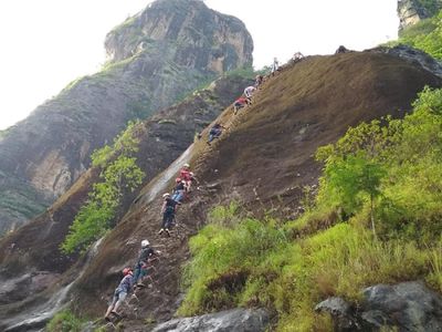 Foto: Libur Akhir Tahun ke Via Ferrata Trenggalek, Ngeri-ngeri Seru!
