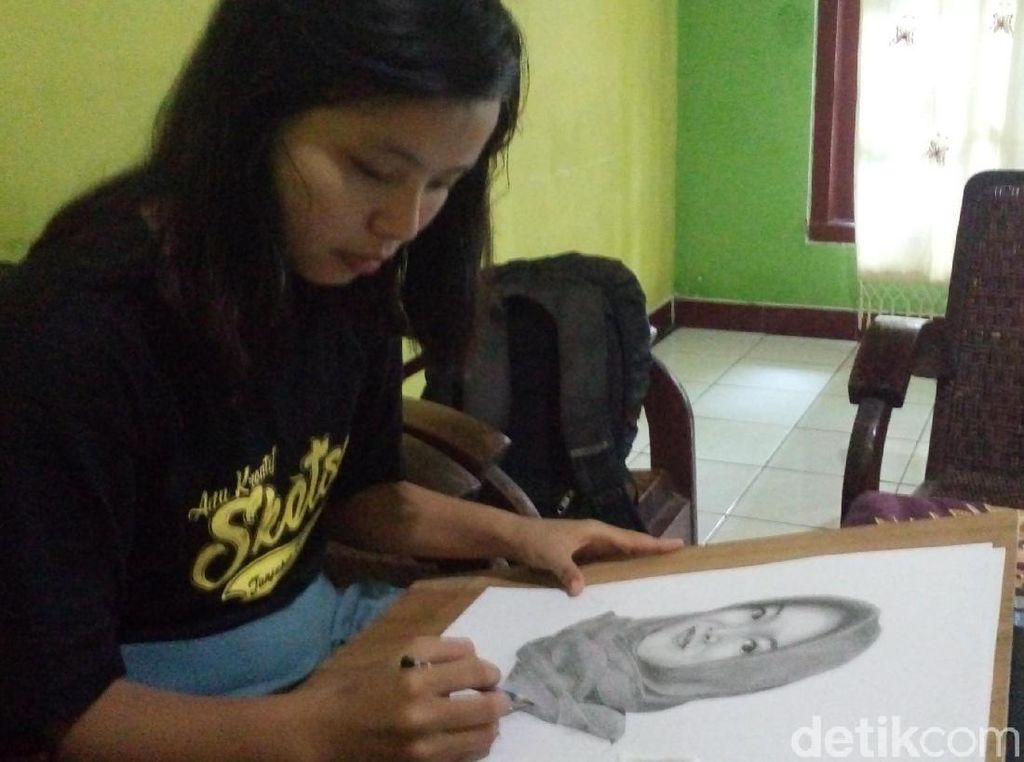Remaja Tuna Wicara Ini Jago Mencipta Lukisan Realis dari Pensil