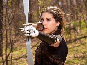 Angel Giuffria, Wanita Cantik dengan Lengan Prostetik yang Rajin Olahraga