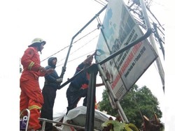 Hujan Deras, Reklame di Senen Jakpus Roboh