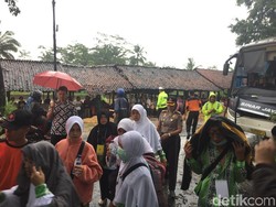 Bus Jemaah Umrah di Banjarnegara Tabrak Pohon