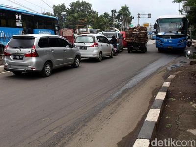 Jangan Ditiru! Aksi Nekat Pengendara Lawan Arus di Pulogadung