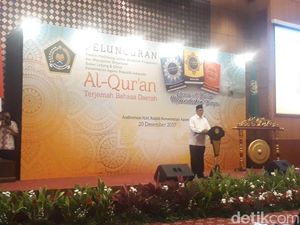 Menag Luncurkan Alquran Terjemahan Bahasa Melayu, Bali dan Banjar Menag Luncurkan Alquran Terjemahan Bahasa Melayu, Bali dan Banjar