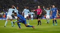 Ketika laga sudah memasuki injury time dan kemenangan City ada di depan mata, Leicester mendapatkan hadiah penalti. Foto: Carl Recine/Action Images via Reuters
