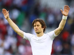 Tomas Rosicky Gantung Sepatu