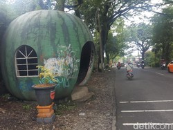 Duh, Halte Tematik nan Unik di Kota Batu Ini Tak Terawat