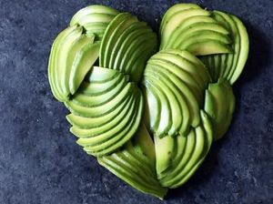 Lihat Uniknya Alpukat Bentuk Mawar, Hati hingga Pixel!