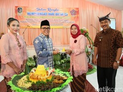 Hari Ibu, Bupati Anas Ajak Kaum Ibu Kreatif Kembangkan Potensinya