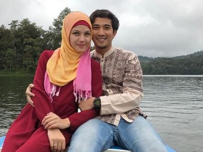 Sekelumit Kisah Cinta Ray Rendy dan Nadya Almira
