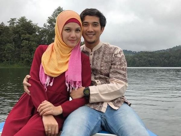 Sekelumit Kisah Cinta Ray Rendy dan Nadya Almira